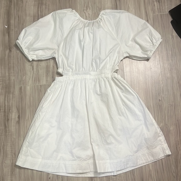 White old navy dress. Open pieces in each side showing midriff. Size medium. - Picture 5 of 5